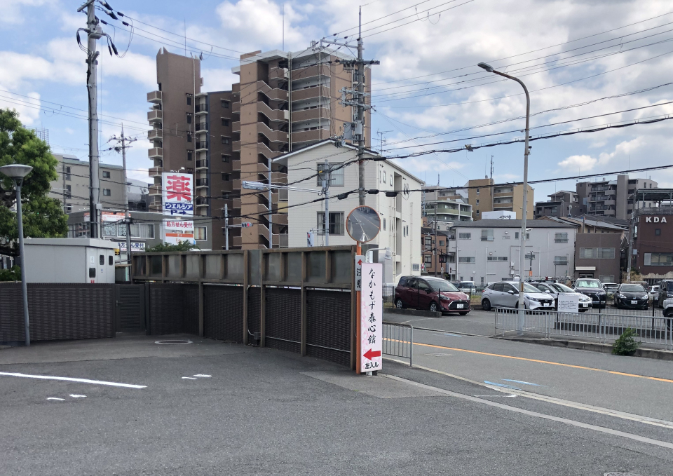 泰心館の駐車場