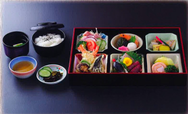 株式会社駕徳（かごとく）が提供する堺市向けのお通夜用箱膳会席セットの膳料理