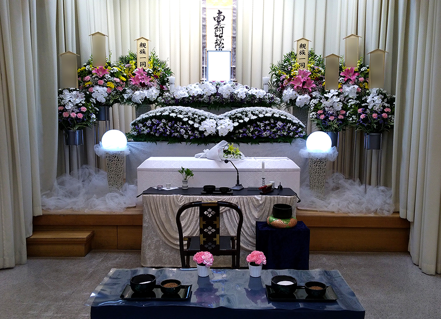 堺市立斎場（小式場）での家族葬プランの祭壇写真