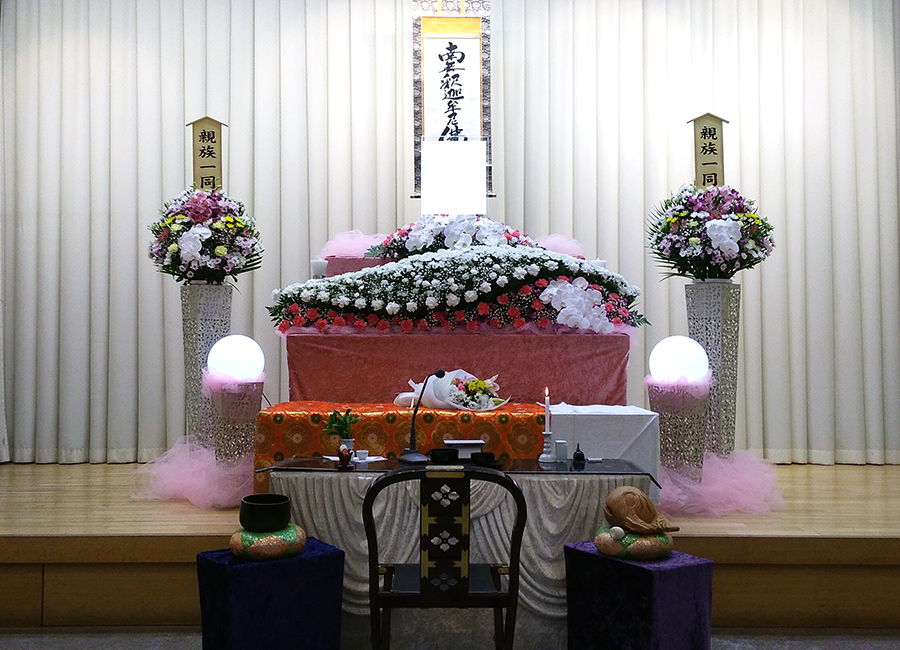 堺市立斎場での家族葬プランの祭壇写真